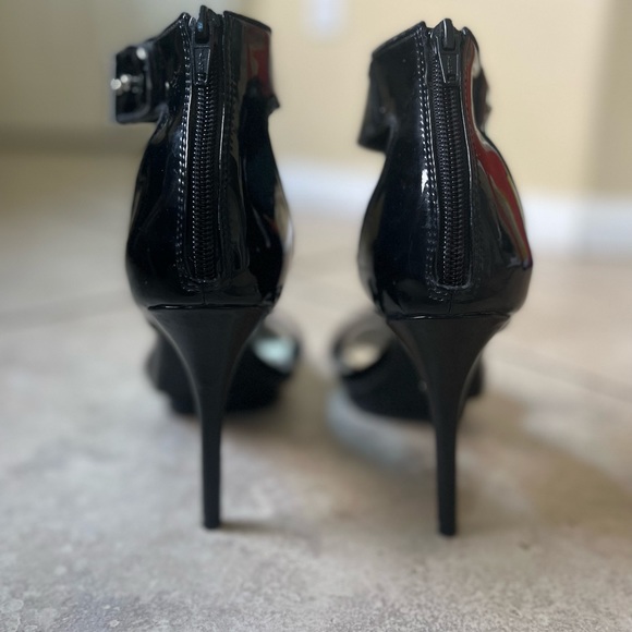 JLO Jennifer Lopez Black Patent Cindi pump shoe - Picture 5 of 13